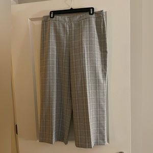 New w/ Tags! Tahari Plaid Ankle Length Pants